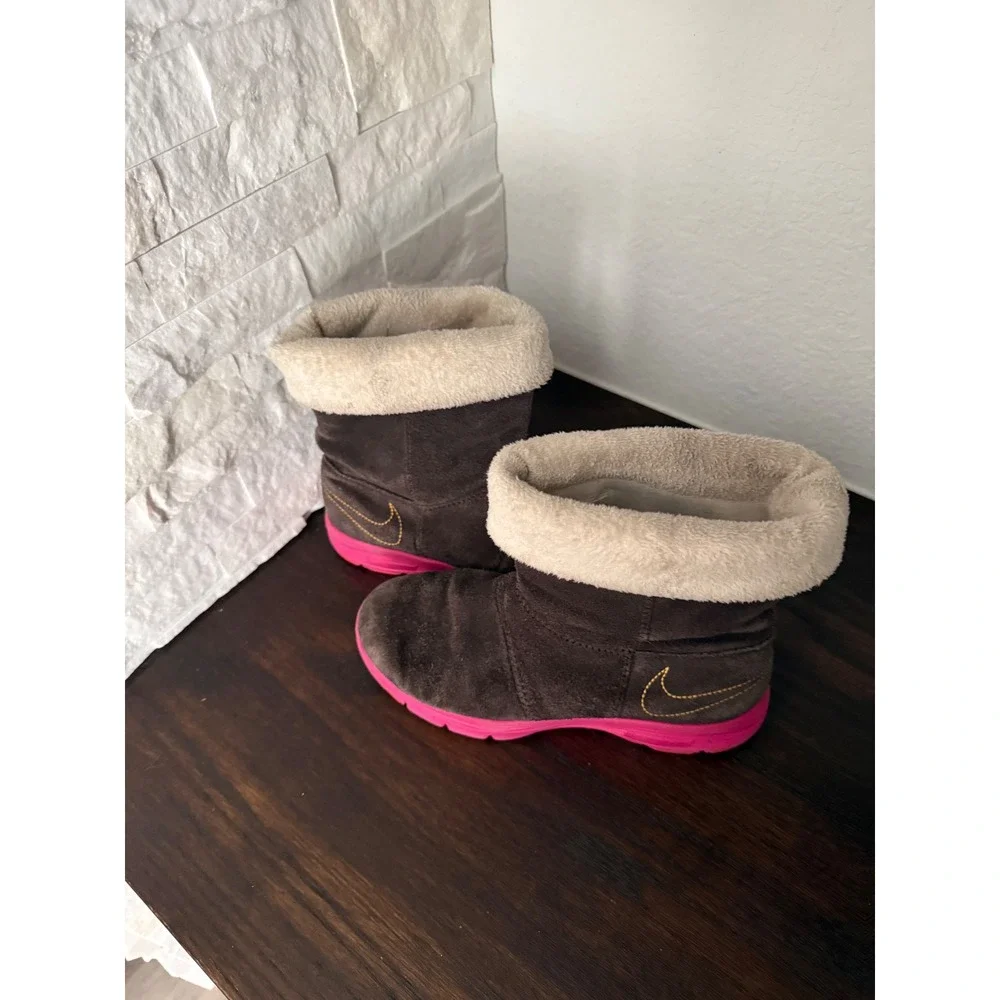 Nike Youth Brown Suede Faux Fur Winter Boots Pink Sole 525261-201 Size 4Y